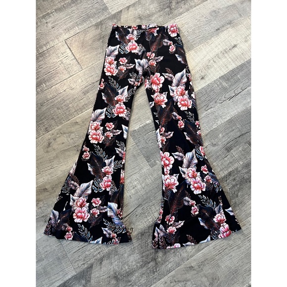 Hot Kiss Pants - Beautiful floral palazzo 🌷